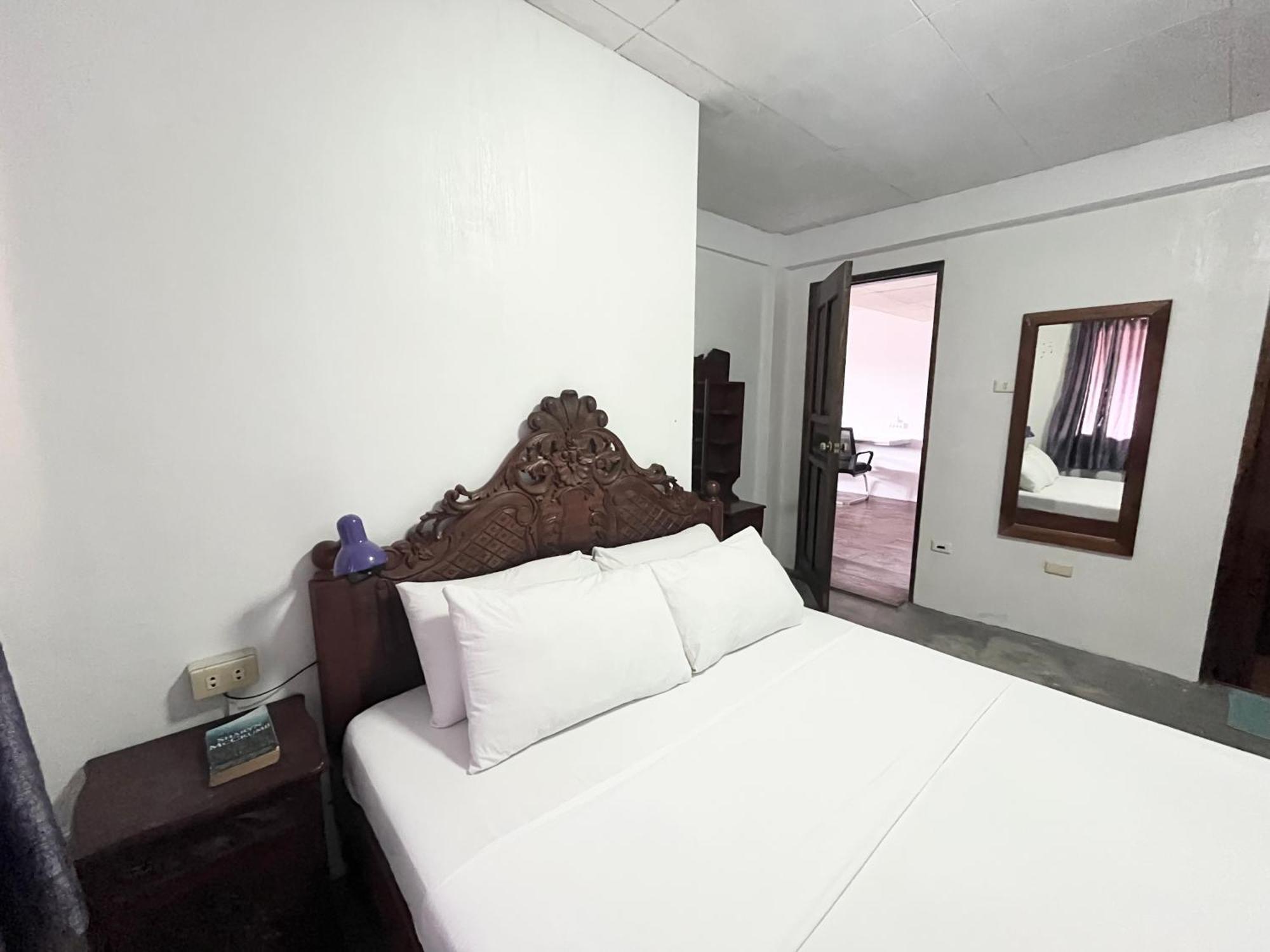 Uncharted Hostel Puerto Galera Eksteriør bilde