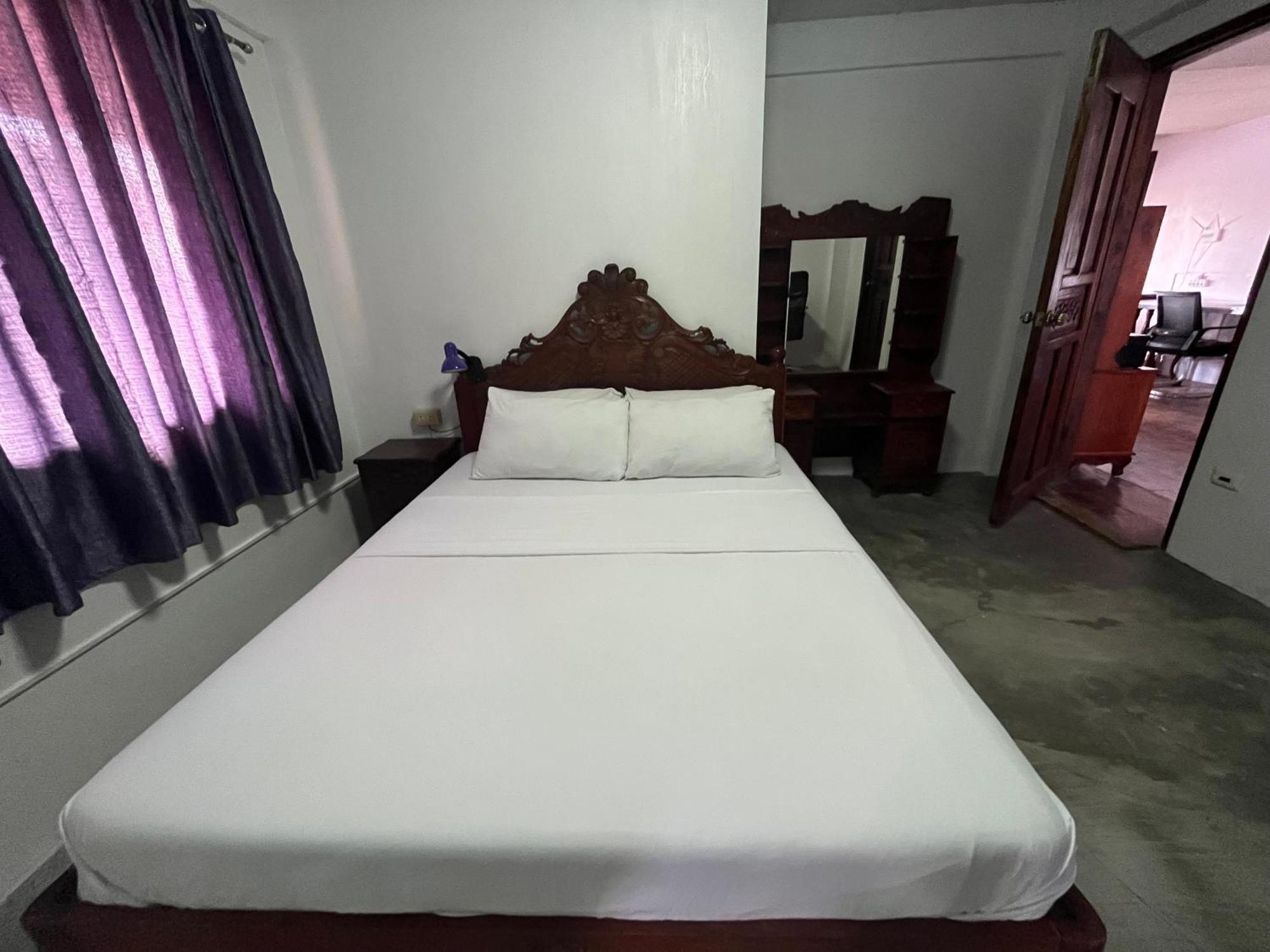 Uncharted Hostel Puerto Galera Eksteriør bilde